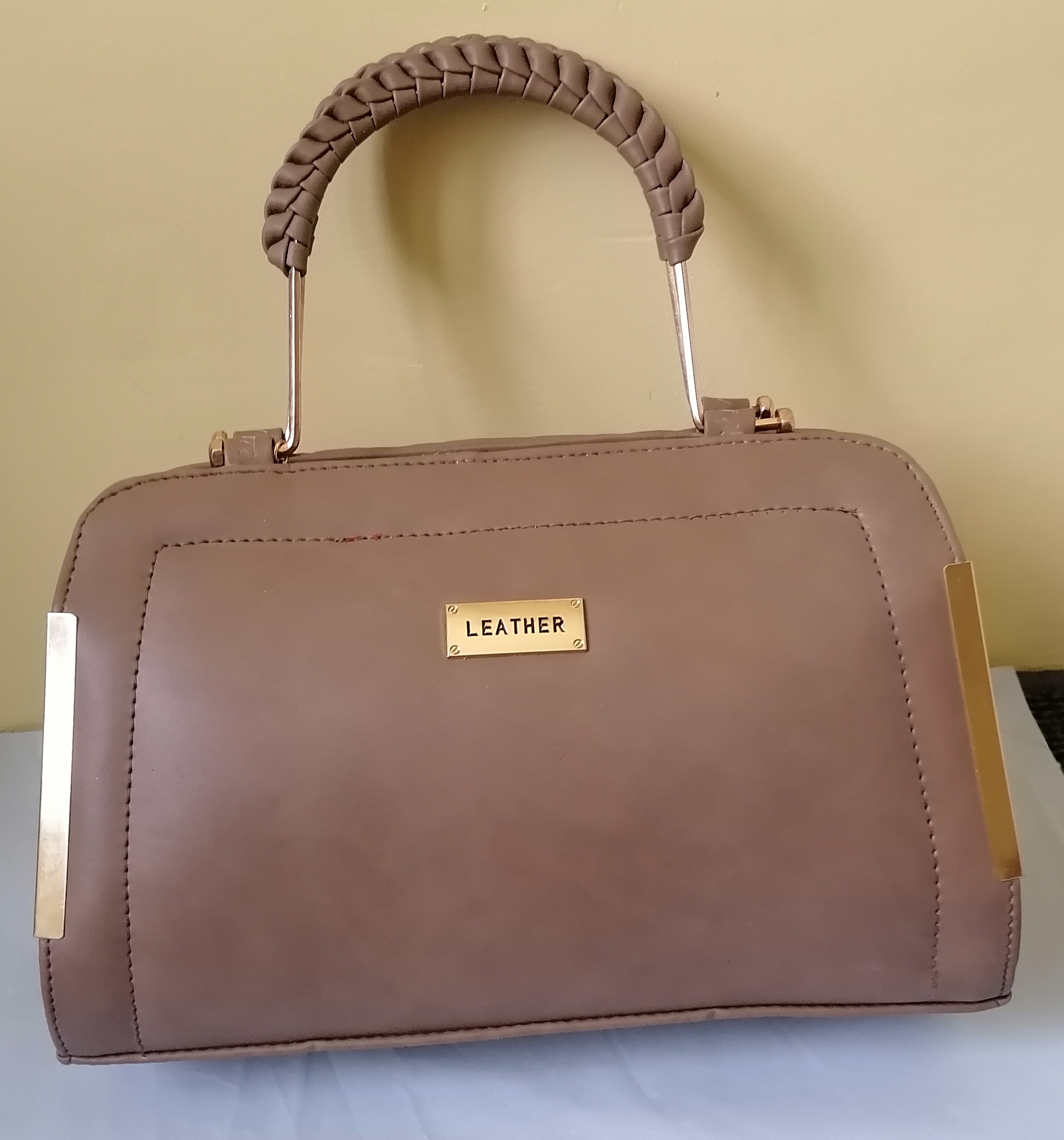 b blues Handbags Price 550 Cross Body Hand Bag, 400 Gms, Size: 8